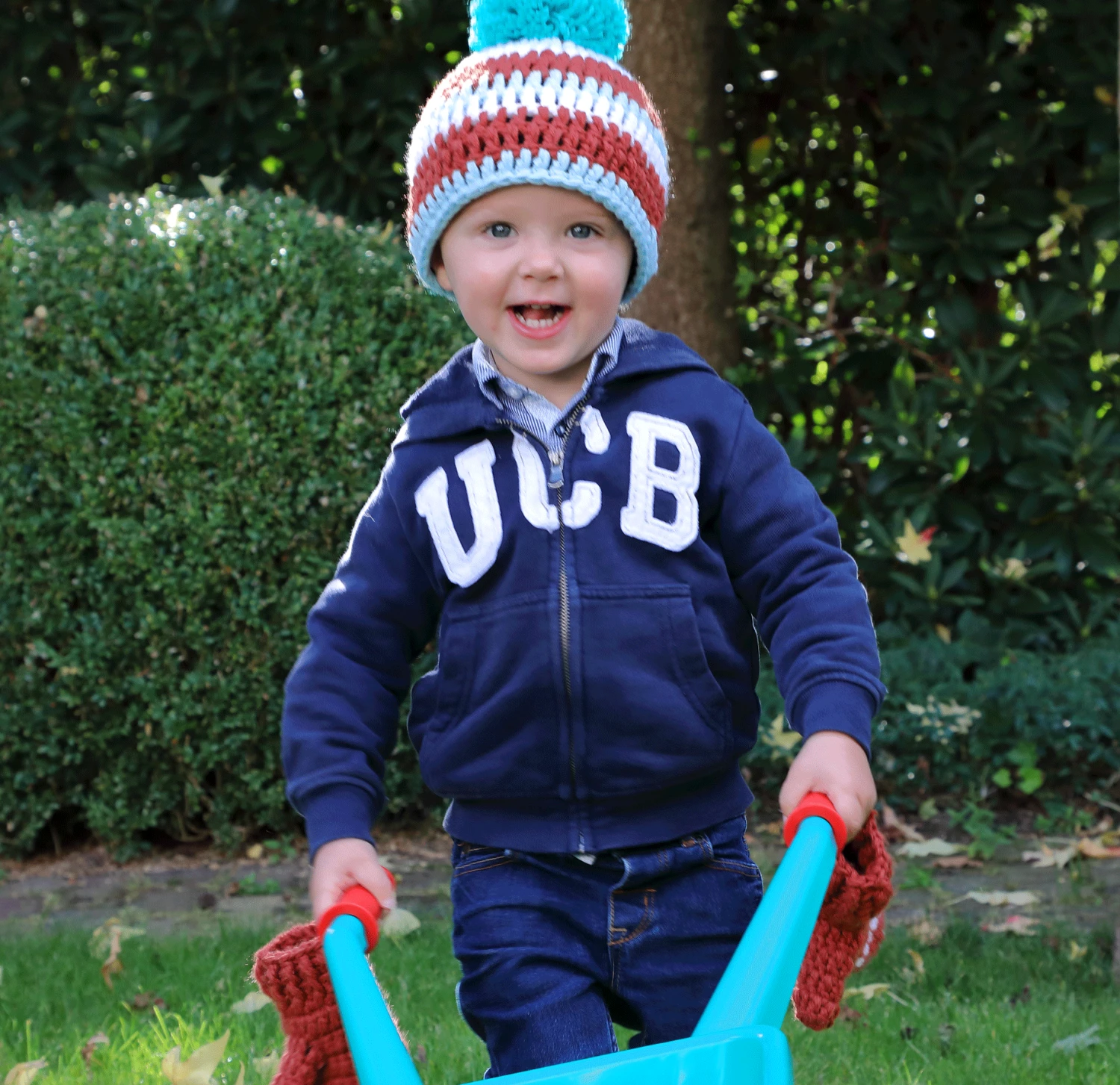 Poederbaas Kleurrijke Babymuts Gehaakt Met Wantjes - Bruin/blauw/wit 3 Poederbaas Kleurrijke Babymuts Gehaakt Met Wantjes - Bruin/blauw/wit - Afbeelding 3